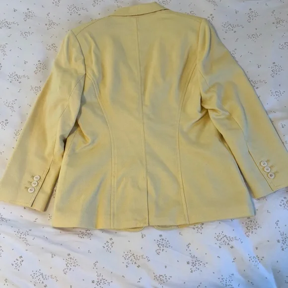 The Limited Yellow Single Button Notched Blazer Size Medium - Picture 13 of 13